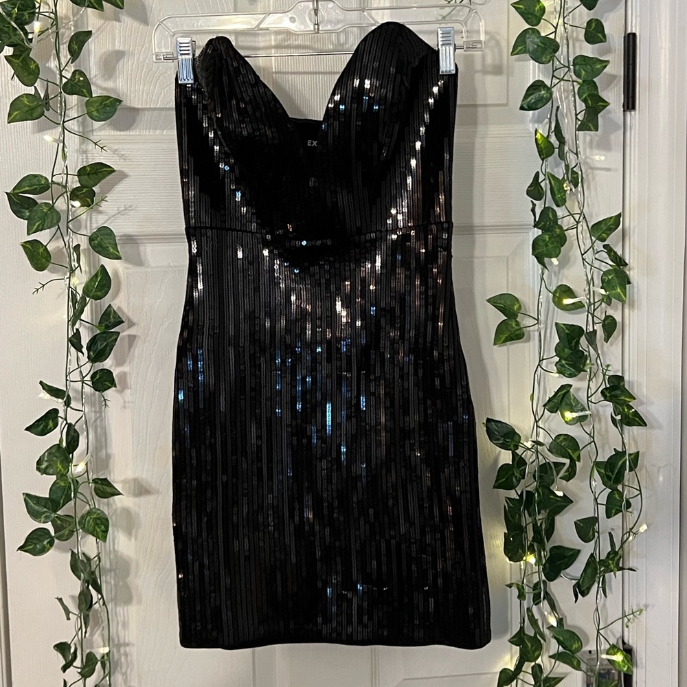 Express Sexy Strapless Sequin Mini Dress - Black with deep cut V Size 0 worn 1x
